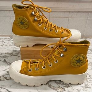 Converse Chuck Taylor All Star Lugged Winter High in Gold Dart Leather